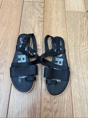 Sorel Black Strappy Leather-Style Women’s Sandals New without tags